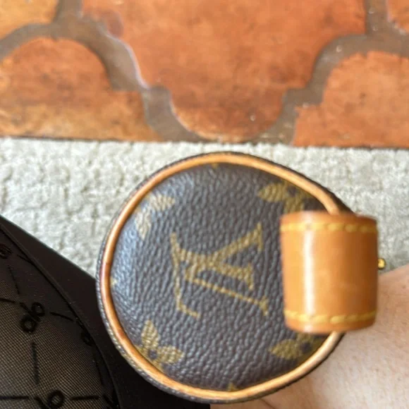 Authentic Louis Vuitton clutch bag - Picture 8 of 11